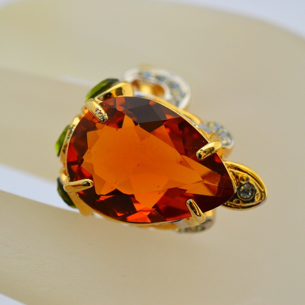This Ring is With beautiful Swarovski stones - Picture 4 of 5